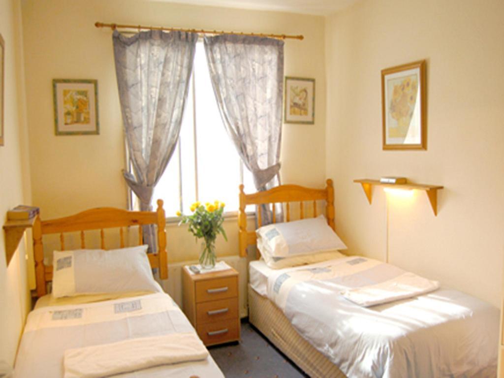 Broadway Lodge Bed And Breakfast Surbiton Habitación foto