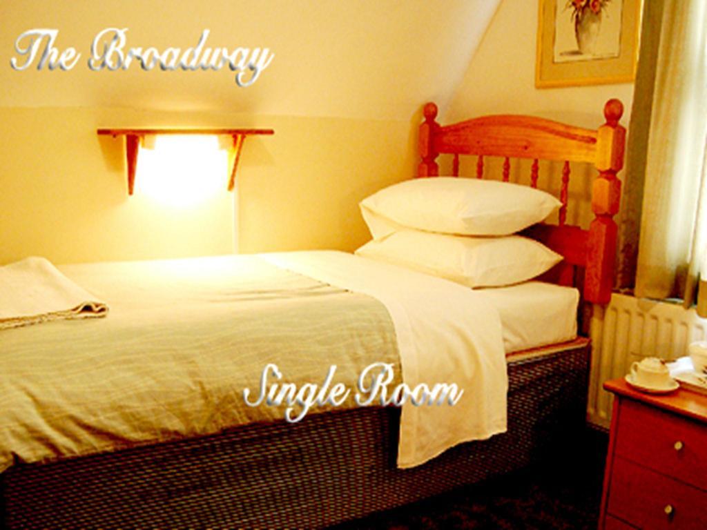 Broadway Lodge Bed And Breakfast Surbiton Habitación foto