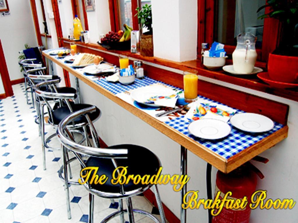 Broadway Lodge Bed And Breakfast Surbiton Exterior foto